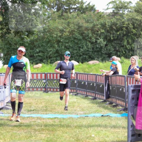 21.06.2026 - 29. Vierlanden-Triathlon Andreas Tolksdorf http://msf.ph/oto/9915901 21.06.2026 14:06:53 Ziel 71, 180, 1057 meine-sportfotos.de