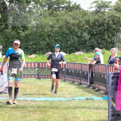 21.06.2026 - 29. Vierlanden-Triathlon Andreas Tolksdorf http://msf.ph/oto/9915903 21.06.2026 14:06:53 Ziel 71, 180, 1057 meine-sportfotos.de