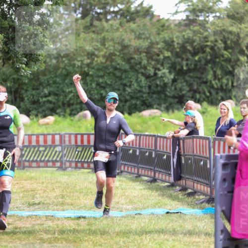 21.06.2026 - 29. Vierlanden-Triathlon Andreas Tolksdorf http://msf.ph/oto/9915904 21.06.2026 14:06:54 Ziel 71, 180, 1057 meine-sportfotos.de