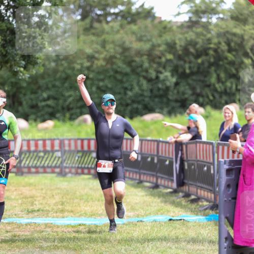 21.06.2026 - 29. Vierlanden-Triathlon Andreas Tolksdorf http://msf.ph/oto/9915909 21.06.2026 14:06:54 Ziel 71, 180, 1057 meine-sportfotos.de