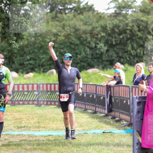 21.06.2026 - 29. Vierlanden-Triathlon Andreas Tolksdorf http://msf.ph/oto/9915910 21.06.2026 14:06:55 Ziel 71, 1057 meine-sportfotos.de