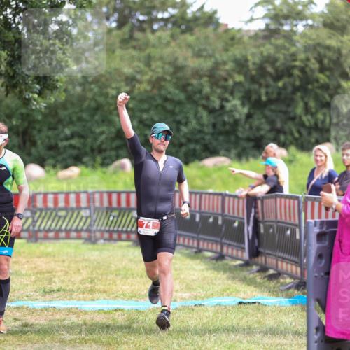 21.06.2026 - 29. Vierlanden-Triathlon Andreas Tolksdorf http://msf.ph/oto/9915911 21.06.2026 14:06:55 Ziel 71, 1057 meine-sportfotos.de