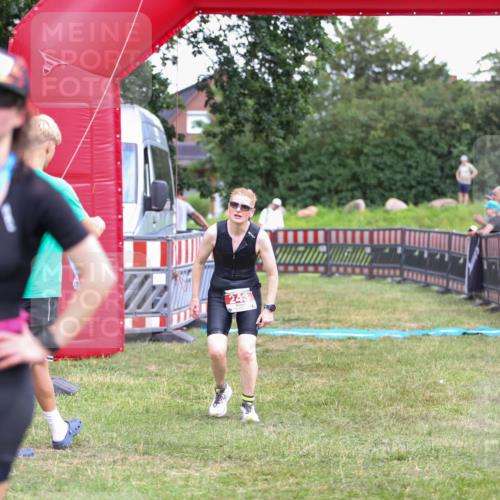 21.06.2026 - 29. Vierlanden-Triathlon Andreas Tolksdorf http://msf.ph/oto/9915947 21.06.2026 14:09:27 Ziel 243 meine-sportfotos.de