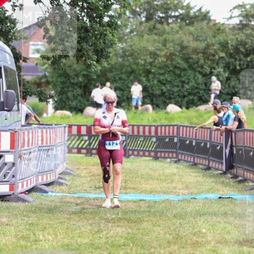 21.06.2026 - 29. Vierlanden-Triathlon Andreas Tolksdorf http://msf.ph/oto/9915992 21.06.2026 14:11:55 Ziel 48, 1116, 1121 meine-sportfotos.de