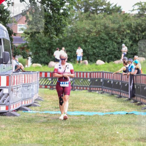 21.06.2026 - 29. Vierlanden-Triathlon Andreas Tolksdorf http://msf.ph/oto/9915994 21.06.2026 14:11:55 Ziel 48, 1116, 1121 meine-sportfotos.de
