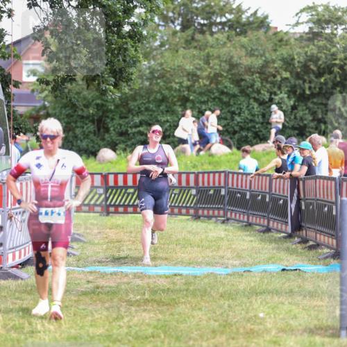 21.06.2026 - 29. Vierlanden-Triathlon Andreas Tolksdorf http://msf.ph/oto/9916002 21.06.2026 14:11:59 Ziel 48, 1116, 1121 meine-sportfotos.de