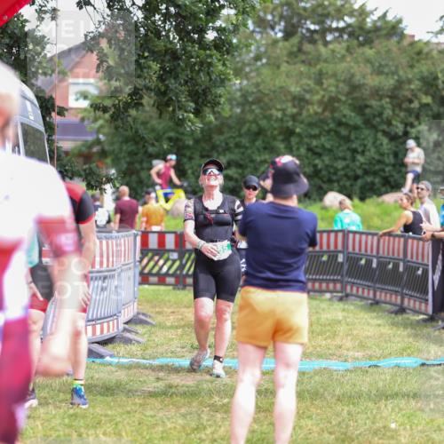 21.06.2026 - 29. Vierlanden-Triathlon Andreas Tolksdorf http://msf.ph/oto/9916017 21.06.2026 14:12:10 Ziel 48, 1083 meine-sportfotos.de