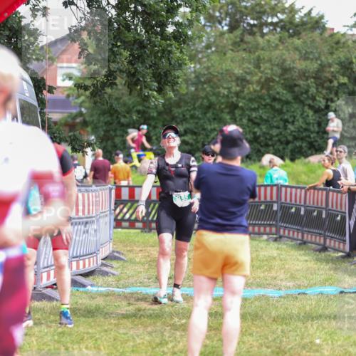 21.06.2026 - 29. Vierlanden-Triathlon Andreas Tolksdorf http://msf.ph/oto/9916019 21.06.2026 14:12:11 Ziel 48, 1083 meine-sportfotos.de