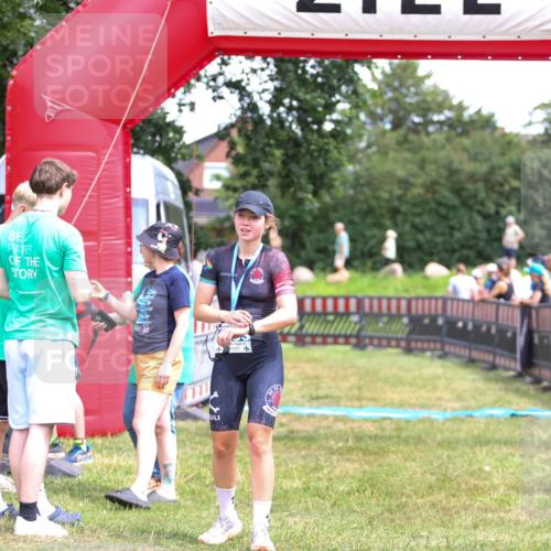 21.06.2026 - 29. Vierlanden-Triathlon Andreas Tolksdorf http://msf.ph/oto/9916026 21.06.2026 14:12:28 Ziel  meine-sportfotos.de