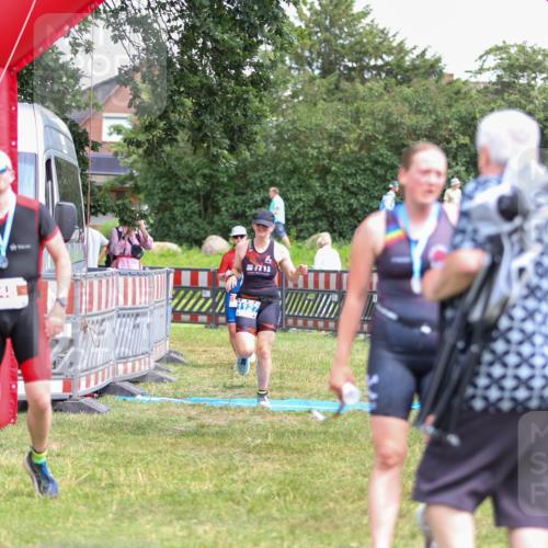21.06.2026 - 29. Vierlanden-Triathlon Andreas Tolksdorf http://msf.ph/oto/9916039 21.06.2026 14:12:46 Ziel 233, 1127, 1134, 1146 meine-sportfotos.de