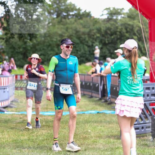 21.06.2026 - 29. Vierlanden-Triathlon Andreas Tolksdorf http://msf.ph/oto/9916058 21.06.2026 14:13:16 Ziel 1131 meine-sportfotos.de