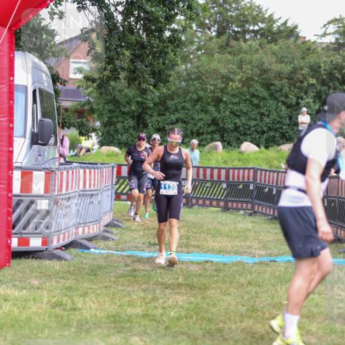 21.06.2026 - 29. Vierlanden-Triathlon Andreas Tolksdorf http://msf.ph/oto/9916108 21.06.2026 14:14:05 Ziel 1112, 1114, 1139, 1161 meine-sportfotos.de