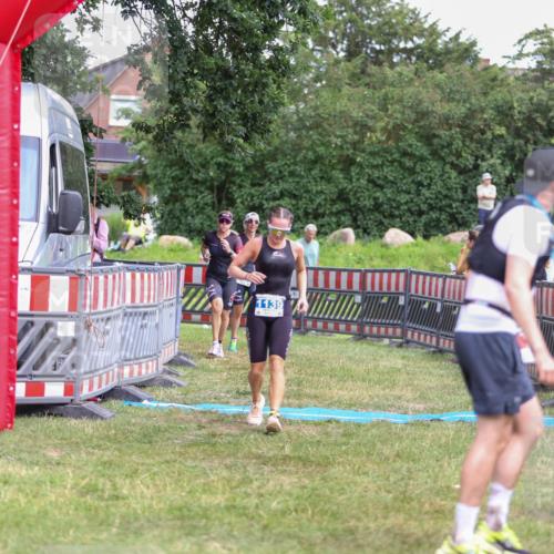 21.06.2026 - 29. Vierlanden-Triathlon Andreas Tolksdorf http://msf.ph/oto/9916109 21.06.2026 14:14:05 Ziel 1112, 1114, 1139, 1161 meine-sportfotos.de