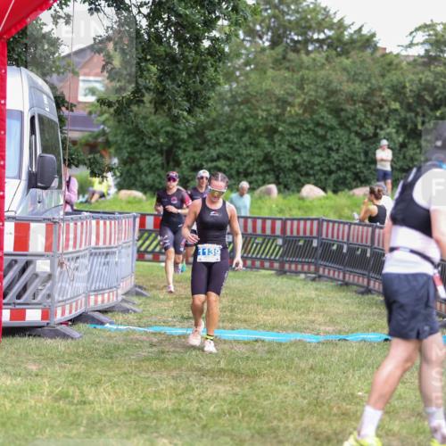 21.06.2026 - 29. Vierlanden-Triathlon Andreas Tolksdorf http://msf.ph/oto/9916110 21.06.2026 14:14:05 Ziel 1112, 1114, 1139, 1161 meine-sportfotos.de
