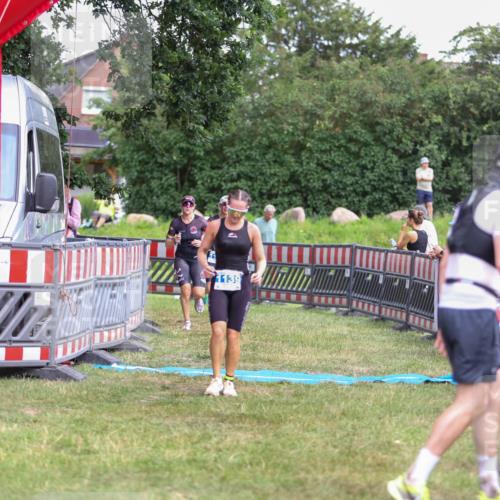 21.06.2026 - 29. Vierlanden-Triathlon Andreas Tolksdorf http://msf.ph/oto/9916111 21.06.2026 14:14:05 Ziel 1112, 1114, 1139, 1161 meine-sportfotos.de