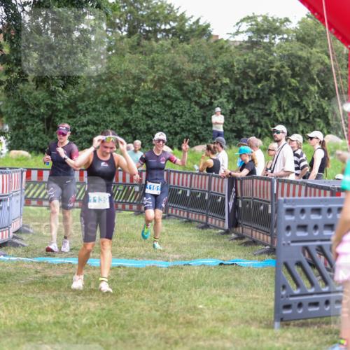 21.06.2026 - 29. Vierlanden-Triathlon Andreas Tolksdorf http://msf.ph/oto/9916112 21.06.2026 14:14:07 Ziel 1112, 1114, 1139, 1161 meine-sportfotos.de