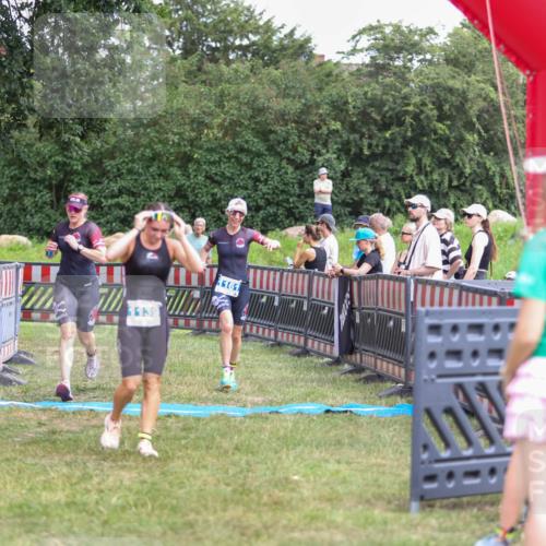 21.06.2026 - 29. Vierlanden-Triathlon Andreas Tolksdorf http://msf.ph/oto/9916114 21.06.2026 14:14:08 Ziel 1112, 1114, 1139, 1157, 1161 meine-sportfotos.de
