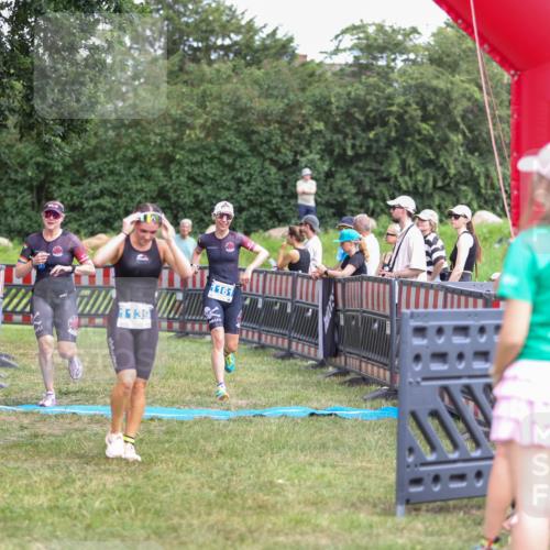21.06.2026 - 29. Vierlanden-Triathlon Andreas Tolksdorf http://msf.ph/oto/9916115 21.06.2026 14:14:08 Ziel 1112, 1114, 1139, 1157, 1161 meine-sportfotos.de