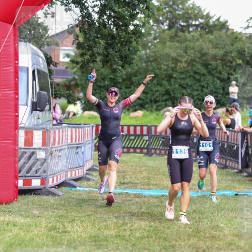 21.06.2026 - 29. Vierlanden-Triathlon Andreas Tolksdorf http://msf.ph/oto/9916118 21.06.2026 14:14:09 Ziel 1112, 1114, 1139, 1157, 1161 meine-sportfotos.de