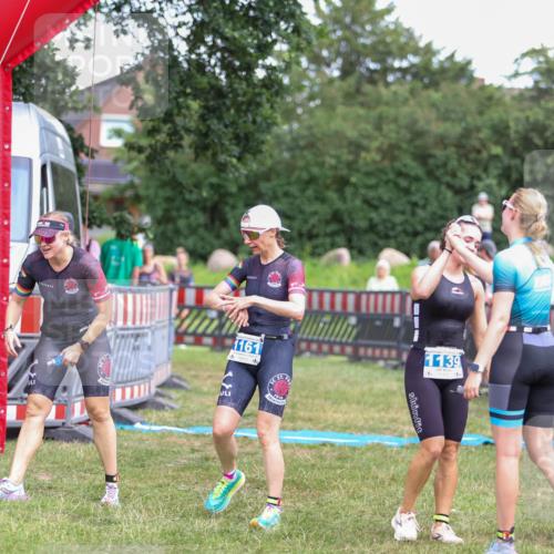 21.06.2026 - 29. Vierlanden-Triathlon Andreas Tolksdorf http://msf.ph/oto/9916125 21.06.2026 14:14:11 Ziel 1112, 1114, 1157, 1161 meine-sportfotos.de