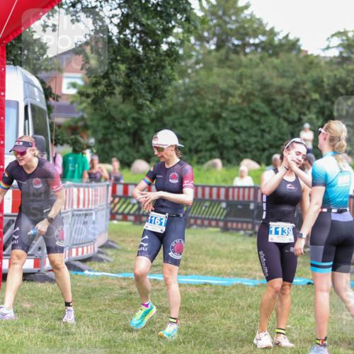 21.06.2026 - 29. Vierlanden-Triathlon Andreas Tolksdorf http://msf.ph/oto/9916126 21.06.2026 14:14:11 Ziel 1112, 1114, 1157, 1161 meine-sportfotos.de