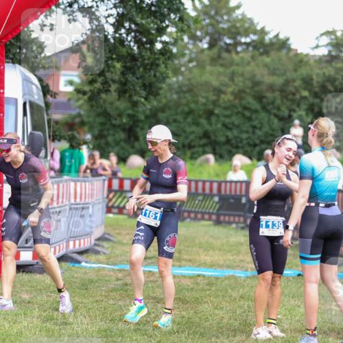 21.06.2026 - 29. Vierlanden-Triathlon Andreas Tolksdorf http://msf.ph/oto/9916128 21.06.2026 14:14:11 Ziel 1112, 1114, 1157, 1161 meine-sportfotos.de