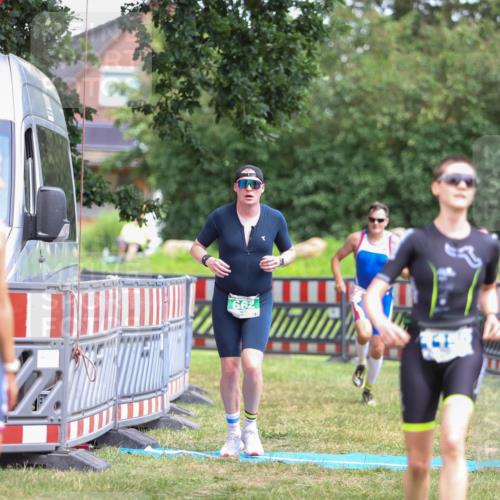 21.06.2026 - 29. Vierlanden-Triathlon Andreas Tolksdorf http://msf.ph/oto/9916162 21.06.2026 14:15:26 Ziel 158, 662, 1150 meine-sportfotos.de
