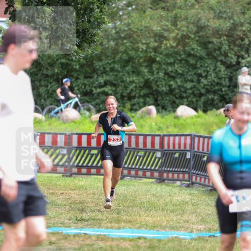 21.06.2026 - 29. Vierlanden-Triathlon Andreas Tolksdorf http://msf.ph/oto/9916192 21.06.2026 14:16:13 Ziel 232 meine-sportfotos.de