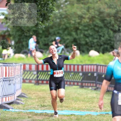 21.06.2026 - 29. Vierlanden-Triathlon Andreas Tolksdorf http://msf.ph/oto/9916196 21.06.2026 14:16:14 Ziel 232 meine-sportfotos.de