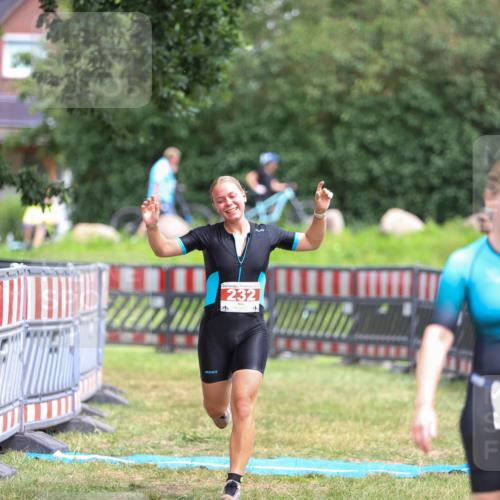 21.06.2026 - 29. Vierlanden-Triathlon Andreas Tolksdorf http://msf.ph/oto/9916199 21.06.2026 14:16:15 Ziel 232 meine-sportfotos.de