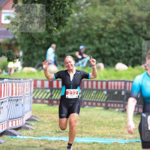 21.06.2026 - 29. Vierlanden-Triathlon Andreas Tolksdorf http://msf.ph/oto/9916200 21.06.2026 14:16:15 Ziel 232 meine-sportfotos.de