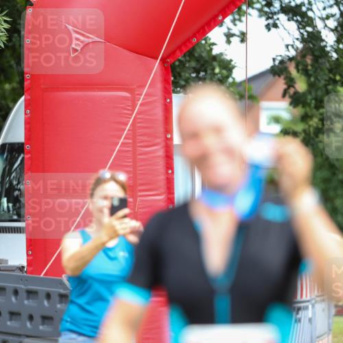 21.06.2026 - 29. Vierlanden-Triathlon Andreas Tolksdorf http://msf.ph/oto/9916201 21.06.2026 14:16:25 Ziel 1147 meine-sportfotos.de