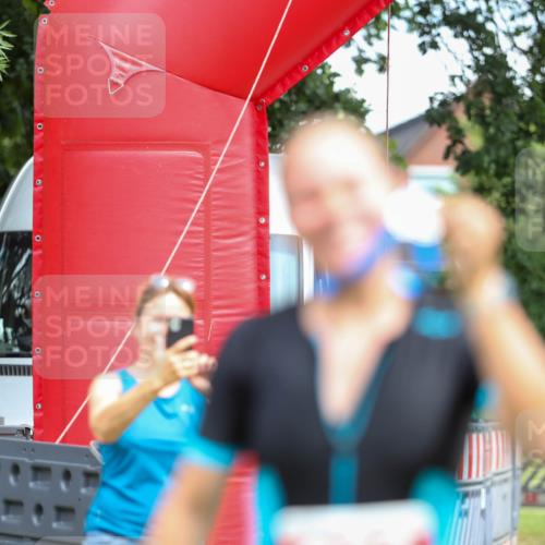 21.06.2026 - 29. Vierlanden-Triathlon Andreas Tolksdorf http://msf.ph/oto/9916203 21.06.2026 14:16:25 Ziel 1147 meine-sportfotos.de