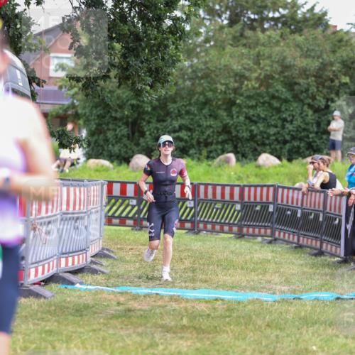 21.06.2026 - 29. Vierlanden-Triathlon Andreas Tolksdorf http://msf.ph/oto/9916239 21.06.2026 14:16:48 Ziel 1111 meine-sportfotos.de