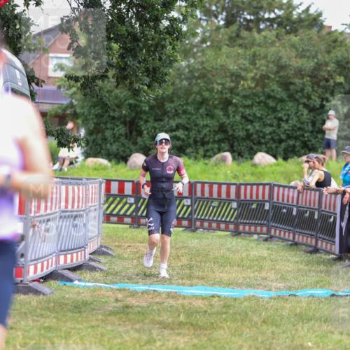 21.06.2026 - 29. Vierlanden-Triathlon Andreas Tolksdorf http://msf.ph/oto/9916240 21.06.2026 14:16:48 Ziel 1111 meine-sportfotos.de