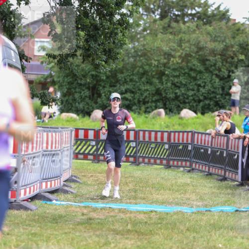21.06.2026 - 29. Vierlanden-Triathlon Andreas Tolksdorf http://msf.ph/oto/9916241 21.06.2026 14:16:48 Ziel 1111 meine-sportfotos.de