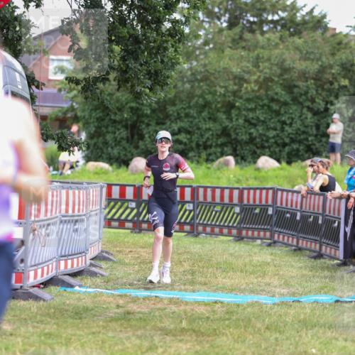 21.06.2026 - 29. Vierlanden-Triathlon Andreas Tolksdorf http://msf.ph/oto/9916242 21.06.2026 14:16:48 Ziel 1111 meine-sportfotos.de