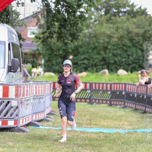 21.06.2026 - 29. Vierlanden-Triathlon Andreas Tolksdorf http://msf.ph/oto/9916248 21.06.2026 14:16:50 Ziel 1111 meine-sportfotos.de