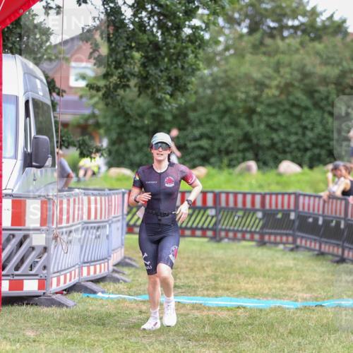 21.06.2026 - 29. Vierlanden-Triathlon Andreas Tolksdorf http://msf.ph/oto/9916249 21.06.2026 14:16:50 Ziel 1111 meine-sportfotos.de
