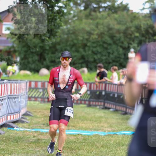 21.06.2026 - 29. Vierlanden-Triathlon Andreas Tolksdorf http://msf.ph/oto/9916258 21.06.2026 14:17:04 Ziel 850, 1129, 1155, 1220 meine-sportfotos.de
