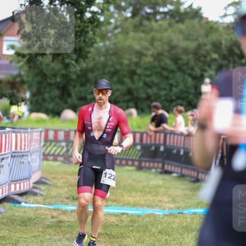 21.06.2026 - 29. Vierlanden-Triathlon Andreas Tolksdorf http://msf.ph/oto/9916259 21.06.2026 14:17:04 Ziel 850, 1129, 1155, 1220 meine-sportfotos.de
