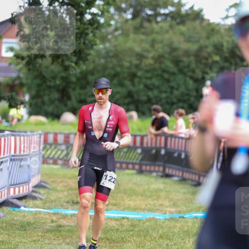 21.06.2026 - 29. Vierlanden-Triathlon Andreas Tolksdorf http://msf.ph/oto/9916260 21.06.2026 14:17:04 Ziel 850, 1129, 1155, 1220 meine-sportfotos.de