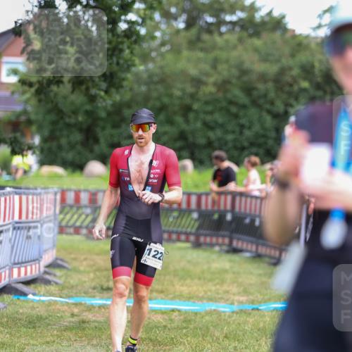 21.06.2026 - 29. Vierlanden-Triathlon Andreas Tolksdorf http://msf.ph/oto/9916261 21.06.2026 14:17:04 Ziel 850, 1129, 1155, 1220 meine-sportfotos.de