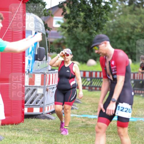 21.06.2026 - 29. Vierlanden-Triathlon Andreas Tolksdorf http://msf.ph/oto/9916265 21.06.2026 14:17:08 Ziel 89, 850, 1129, 1155, 1173 meine-sportfotos.de
