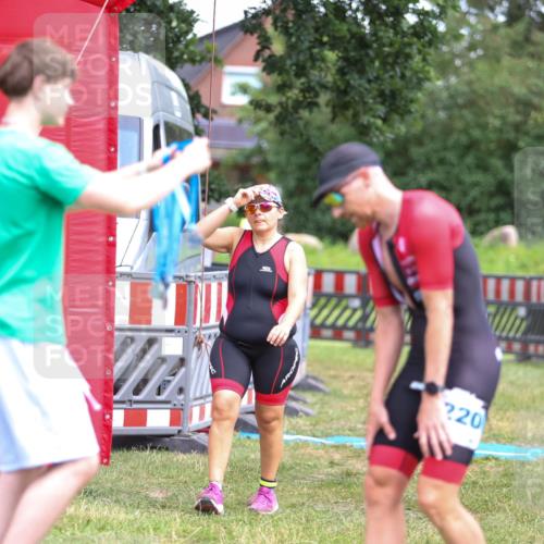 21.06.2026 - 29. Vierlanden-Triathlon Andreas Tolksdorf http://msf.ph/oto/9916268 21.06.2026 14:17:08 Ziel 89, 850, 1129, 1155, 1173 meine-sportfotos.de