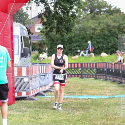21.06.2026 - 29. Vierlanden-Triathlon Andreas Tolksdorf http://msf.ph/oto/9916326 21.06.2026 14:18:32 Ziel 1110 meine-sportfotos.de