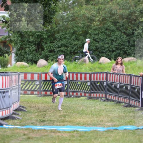 21.06.2026 - 29. Vierlanden-Triathlon Andreas Tolksdorf http://msf.ph/oto/9916328 21.06.2026 14:29:34 Ziel 41 meine-sportfotos.de