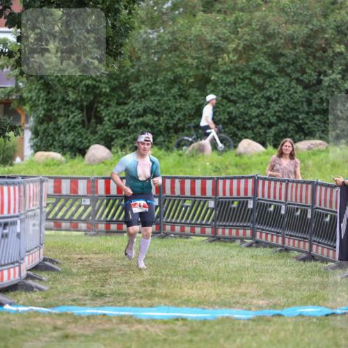 21.06.2026 - 29. Vierlanden-Triathlon Andreas Tolksdorf http://msf.ph/oto/9916329 21.06.2026 14:29:34 Ziel 41 meine-sportfotos.de