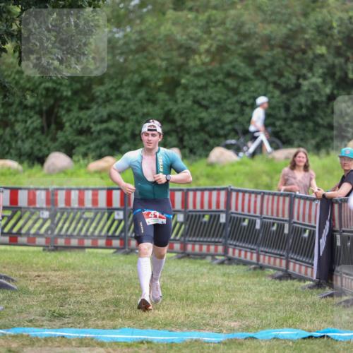 21.06.2026 - 29. Vierlanden-Triathlon Andreas Tolksdorf http://msf.ph/oto/9916333 21.06.2026 14:29:35 Ziel 41, 1186 meine-sportfotos.de