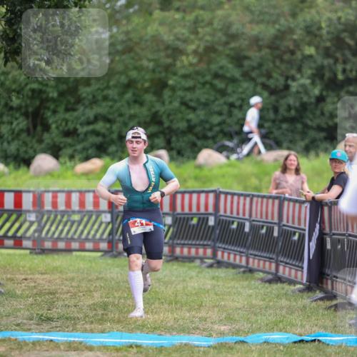 21.06.2026 - 29. Vierlanden-Triathlon Andreas Tolksdorf http://msf.ph/oto/9916335 21.06.2026 14:29:35 Ziel 41, 1186 meine-sportfotos.de